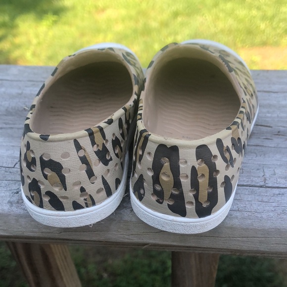 Old navy girls slip on shoe - Picture 4 of 5